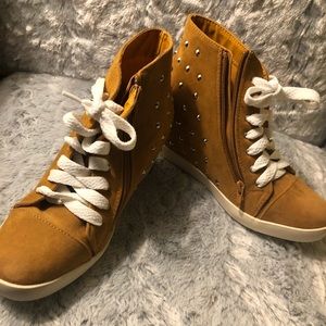 **BRAND NEW** Wedge sneakers